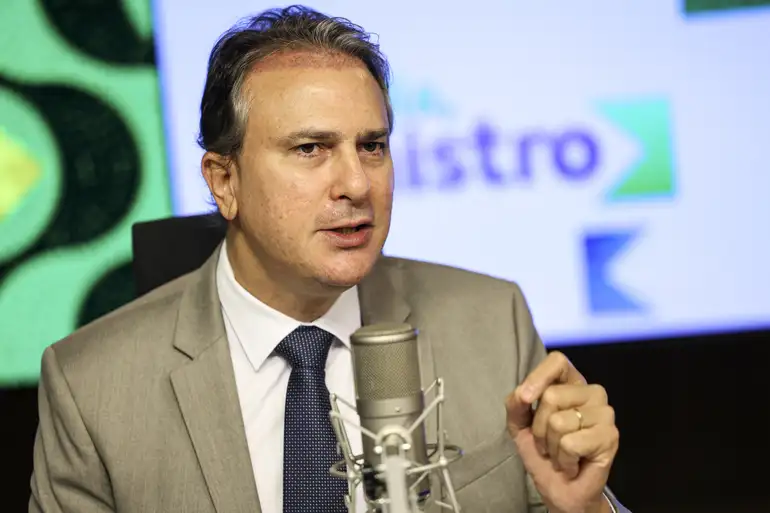 Ministro da Educação cumpre agenda em Campos com visita ao IFF