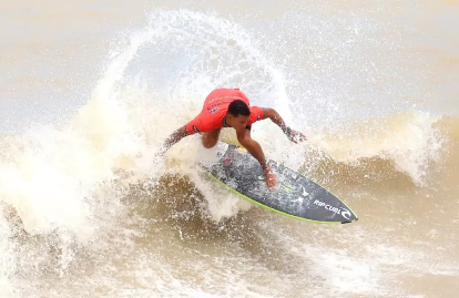 Quissamã abre temporada do estadual com etapa do circuito júnior de surfe em Barra do Furado