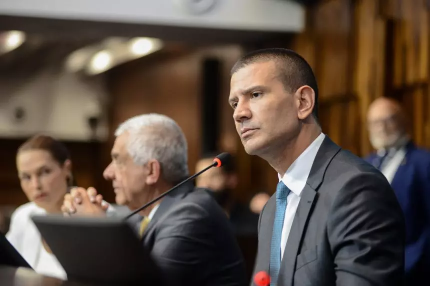 Alerj elege Douglas Ruas presidente, que passa a governar o estado